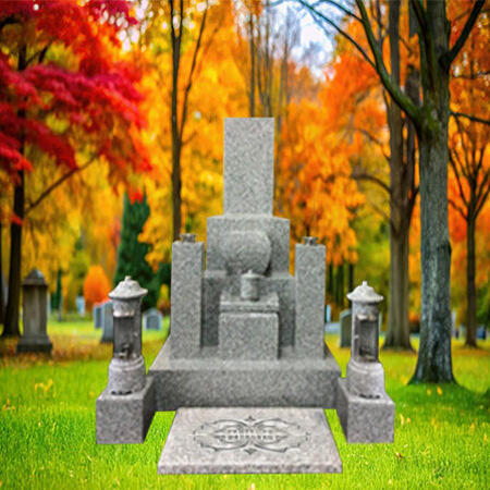 "Japanese grey granite headstone with central monument (中央墓石), flower holders (花立て), and incense stands (線香立て) mounted on a granite base."